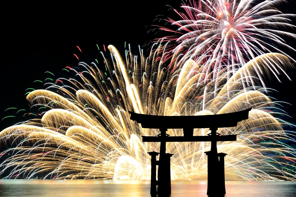 Oshōgatsu (お正月) e i 108 rintocchi, Il Capodanno, Oshōgatsu (お正月), è senza  dubbio la festività più importante e sentita in Giappone, con tradizioni e  usanze che si riflettono in ogni